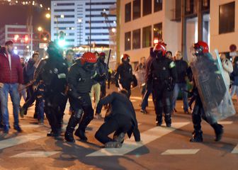 Kaos na ulicama Bilbaa u sukobima navijača Athletica i Spartaka (Foto: AFP)