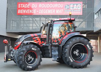 Službeni Guingampov traktor (Foto: Twitter/EA Guingamp)
