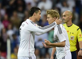 Cristiano Ronaldo i Martin Odegaard (Foto: AFP)