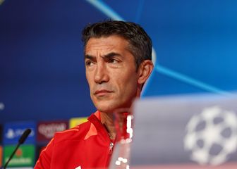 Nakon što se situacija smirila, Lage je nastavio s obraćanjem medijima kako je bilo planirano.