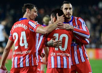 Angel Correa slavi pogodak s igračima Atletica