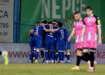 Igrači Slavena slave pobjedu