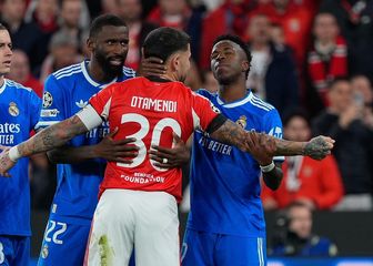 Nicolas Otamendi i Vinicius Jr.