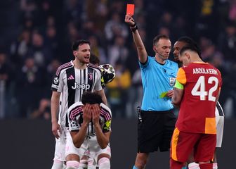 Crveni karton za Llyoda Kellyja