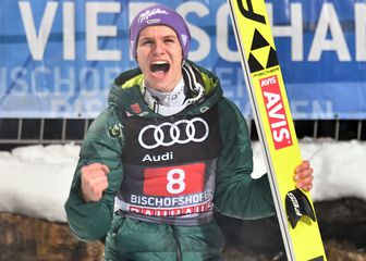Kamil Stoch slavi pobjedu (Foto: AFP)