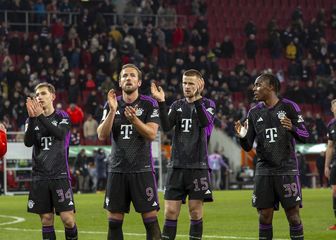 Lovro Zvonarek i igrači Bayerna