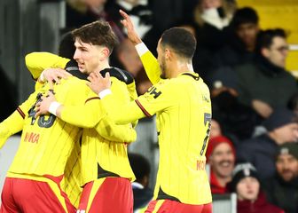 Rocco Vata slavi sa suigračima