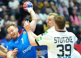 Tomaš Piroch (u sredini)