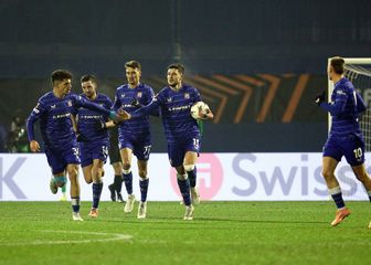 Niko Galešić slavi gol Dinama