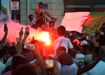 Alžirci izašli na ulice francuskih gradova (Foto: AFP)