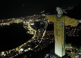 Peleov dres na Isusovom kipu iznad Rio de Janeira