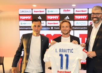 Ivan Rakitić s dresom Hajduka