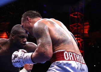 Usik nokautira Duboisa