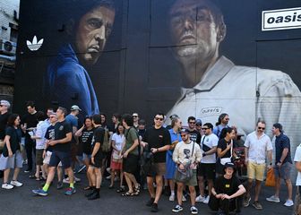 Pano slavne engleske rock-grupe Oasis