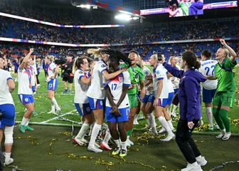 Engleskinje slave pobjedu