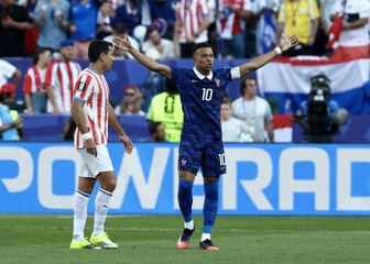 Kylian Mbappe slavi prolaz