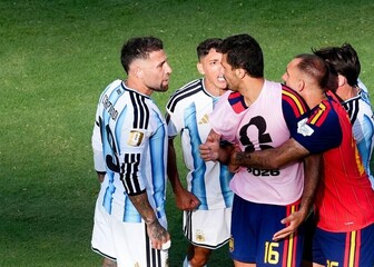 Nicolas Otamendi i Rodri u prepirci
