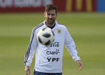 Messi na treningu Argentine (Foto: AFP)