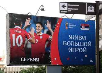 Plakat dobrodošlice Srbiji u Kalinjingradu (Foto: AFP)