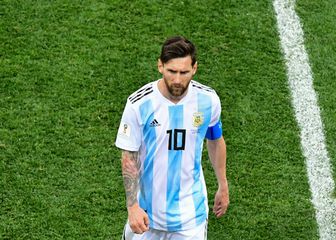 Messi razočaran napušta travnjak (Foto: AFP)