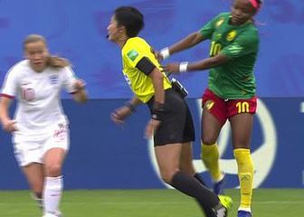 Skandal na utakmici Engleska - Kamerun (Screenshot)