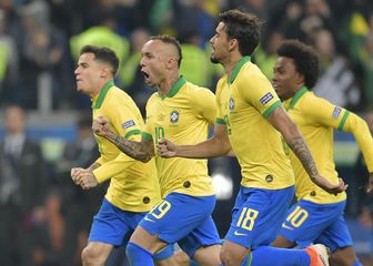 Slavlje nogometaša Brazila (Foto: AFP)