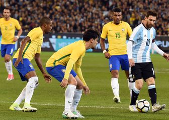 Messi u dvoboju protiv Brazila (Foto: AFP)