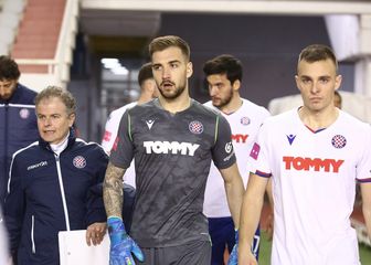 Josip Posavec (u sredini)