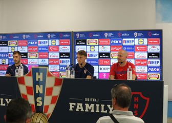Toni Fruk (u sredini)