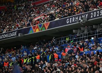 Navijač pao s tribine