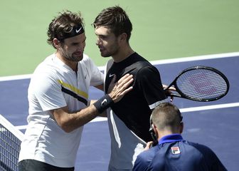 Roger Federer i Borna Ćorić (Foto: AFP)