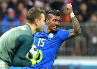 Paulinho protiv Rusije (Foto: AFP)