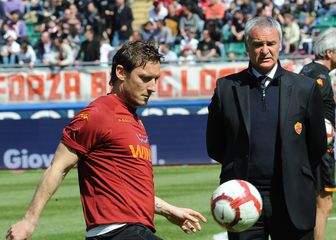 Francesco Totti i Claudio Ranieri (Foto: AFP)