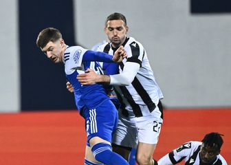 Petar Sučić protiv igrača PAOK-a