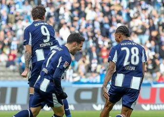 Josip Brekalo (u sredini)