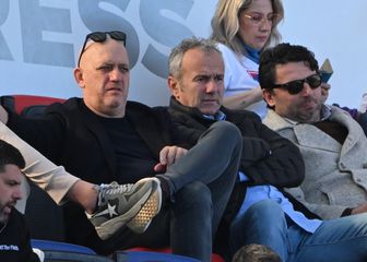 Dejan Savićević (u sredini)