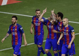 Paco Alcacer i suigrači iz Barcelone slave gol