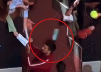 Novak Đoković pogođen bocom u glavu