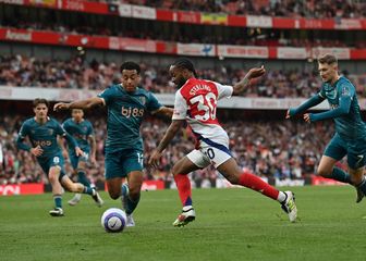 Tyler Adams i Raheem Sterlingduring