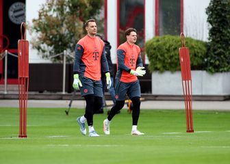 Manuel Neuer i Jonas Urbig