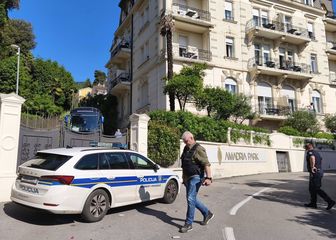 Armada razbijala ispred hotela s igračima Slavena