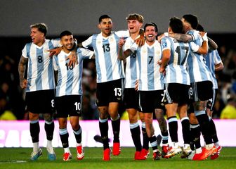 Enzo Fernandez, Angel Correa, Cristian Romero, Nico Paz, Rodrigo De Paul i Giuliano Simeone