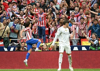 Julian Alvarez zabija gol za Atletico protiv Real Madrida