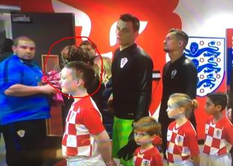 Modrić izlazi na teren (Foto: Twitter)