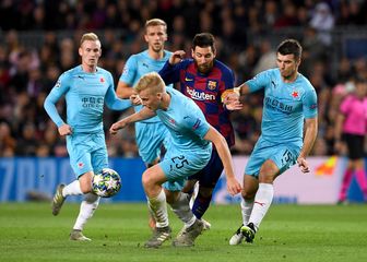 Lionel Messi protiv Slavije (Foto: AFP)