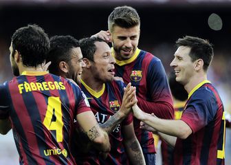 Lionel Messi, Cesc Fabregas, Gerard Pique, Dani Alves i Adriano Correia