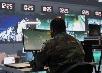 Vojnik za računalom, ilustracija