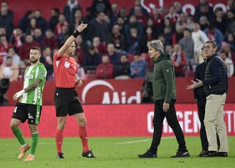 Sudac prekinuo derbi