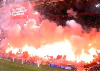 Vatromet na utakmici Ajaxa