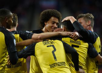 Igrači Borussije Dortmund slave pogodak (Foto: AFP)